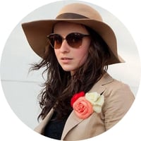 photo of a female author named jennifer broflowski