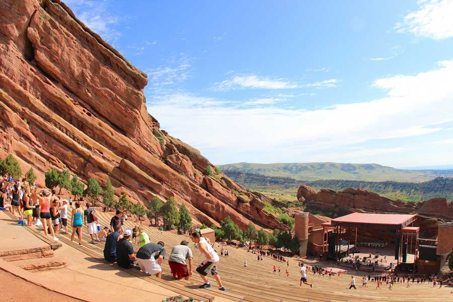 Natural-Amphitheater-people-attendin