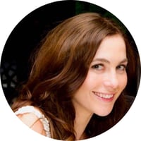 photo of a female author named reese jones